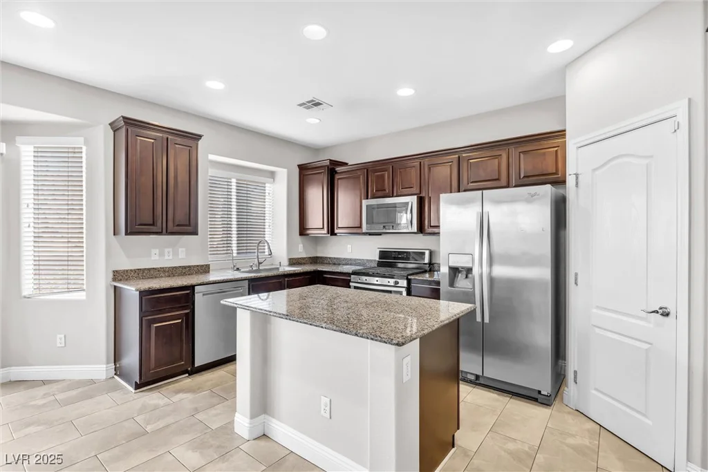 10822 Drake Ridge, Las Vegas, NV 89166