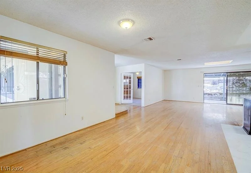 1005 Woodbridge, Las Vegas, NV 89108