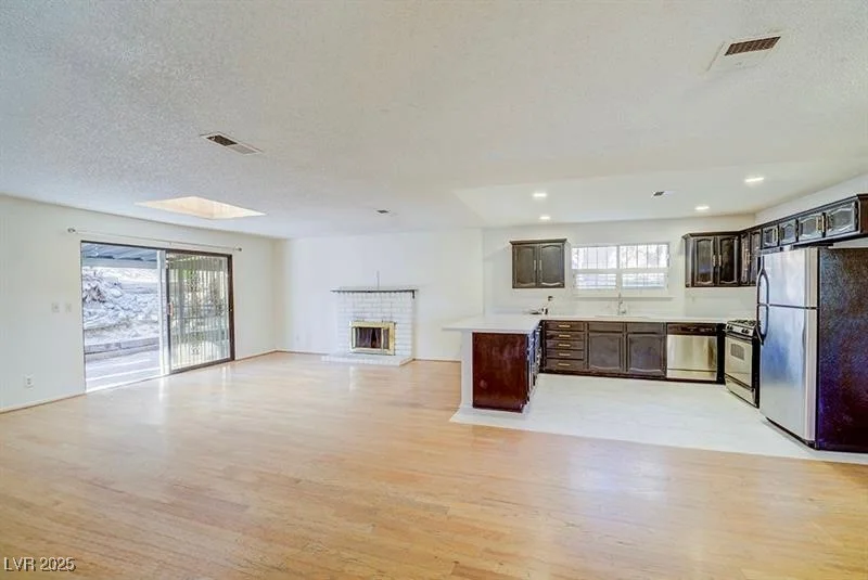 1005 Woodbridge, Las Vegas, NV 89108