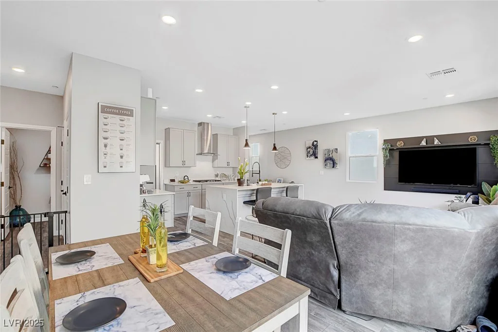 9255 Jade Lagoon, Las Vegas, NV 89178