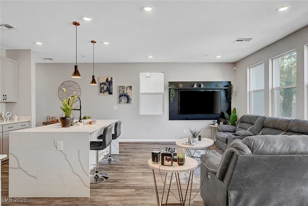 9255 Jade Lagoon, Las Vegas, NV 89178