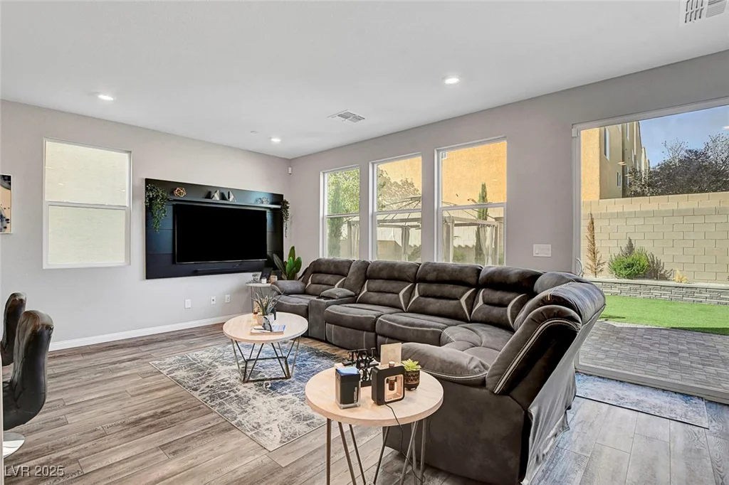 9255 Jade Lagoon, Las Vegas, NV 89178