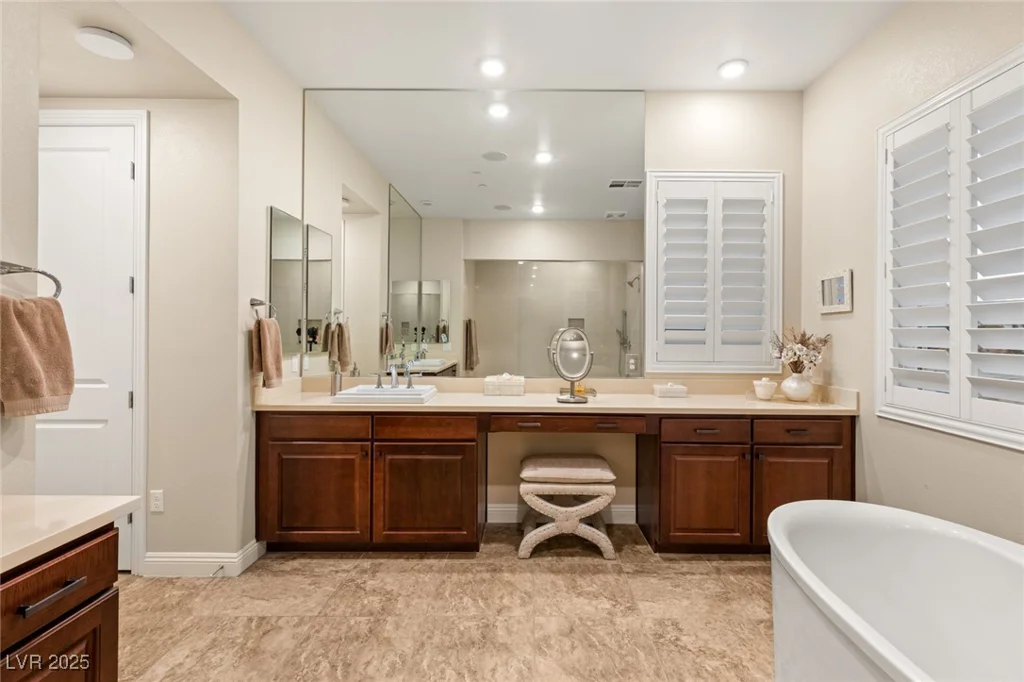 9121 Las Manaitas, Las Vegas, NV 89144