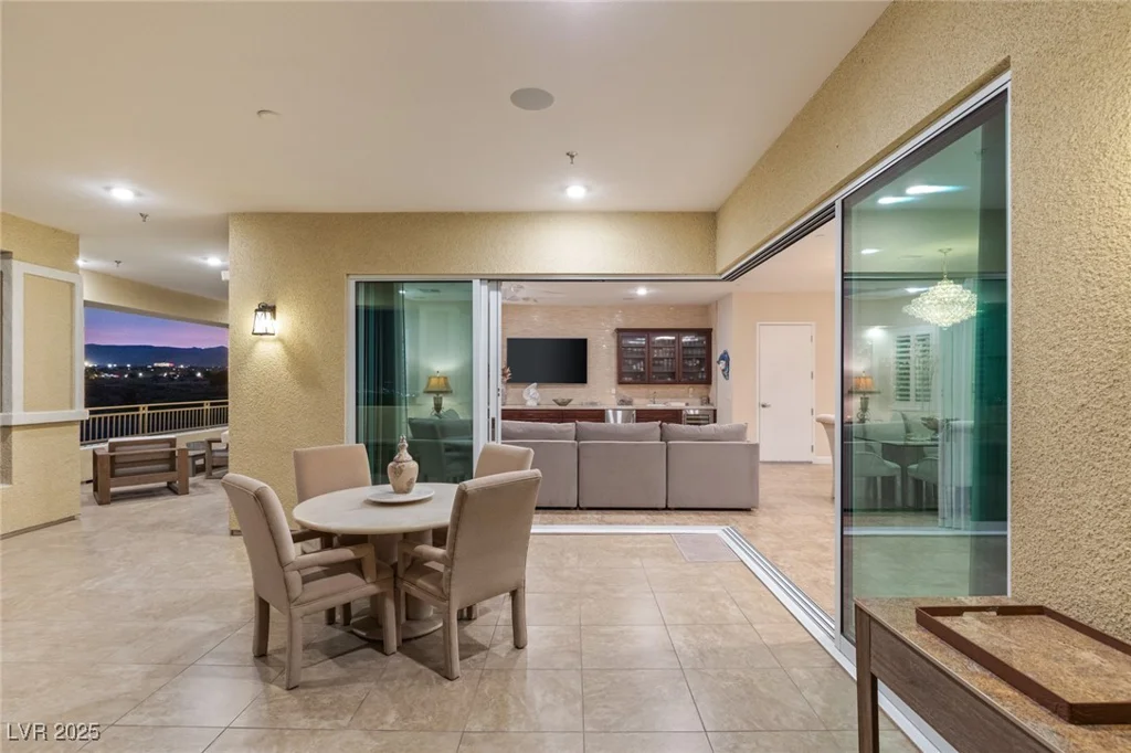 9121 Las Manaitas, Las Vegas, NV 89144