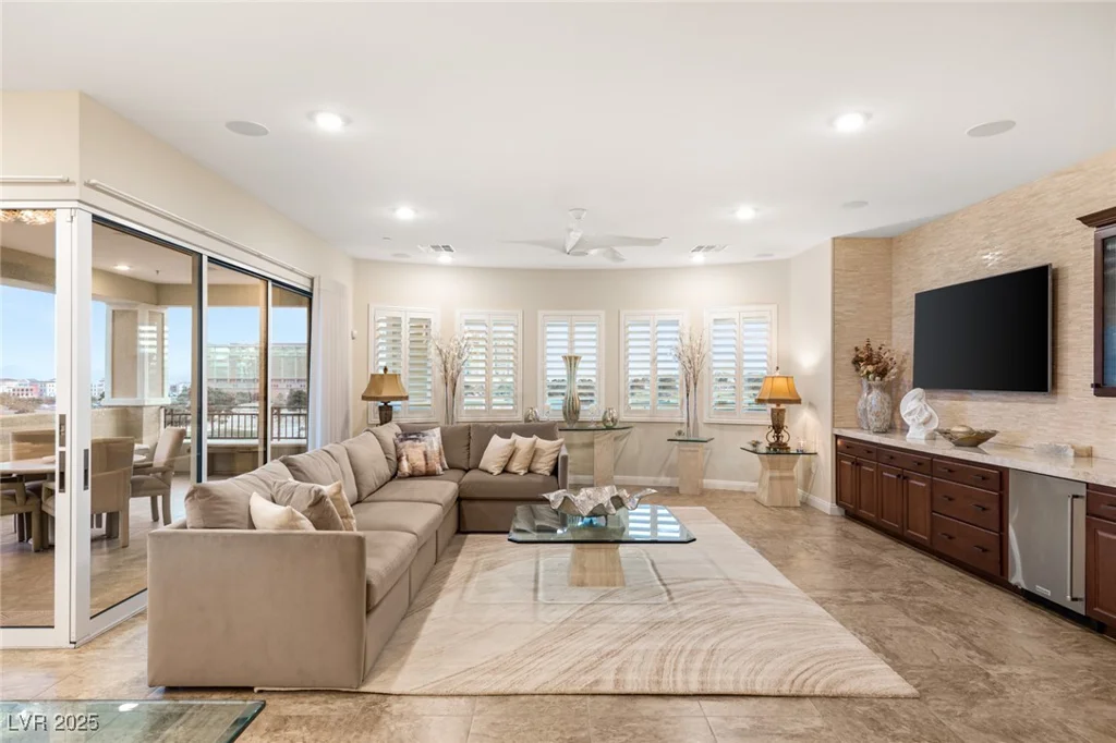 9121 Las Manaitas, Las Vegas, NV 89144