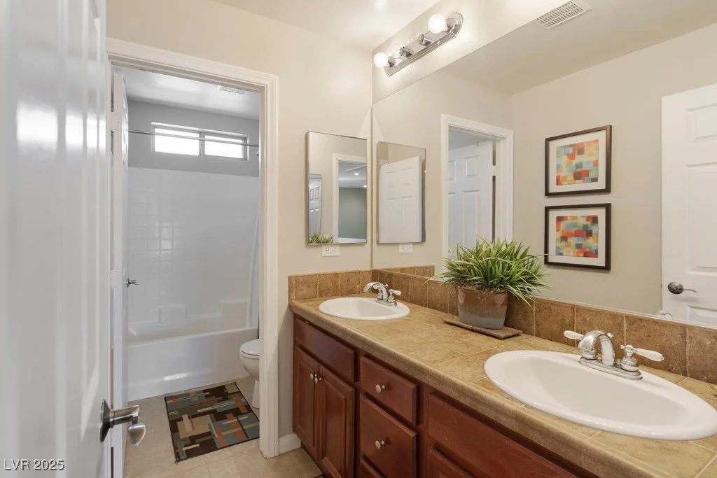 1932 Barrow Glen, North Las Vegas, NV 89084