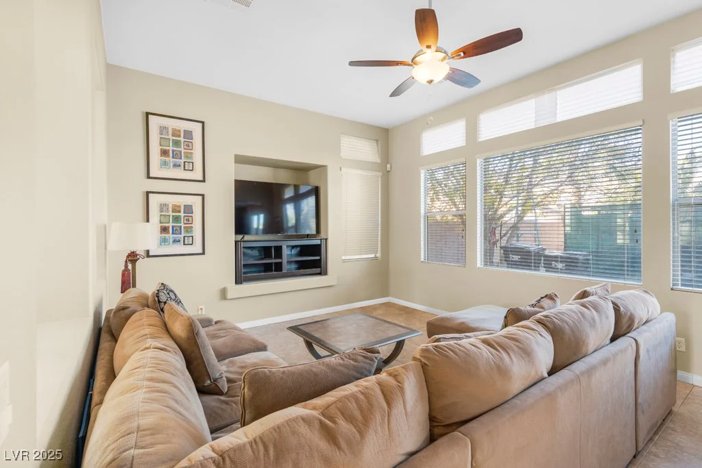 1932 Barrow Glen, North Las Vegas, NV 89084