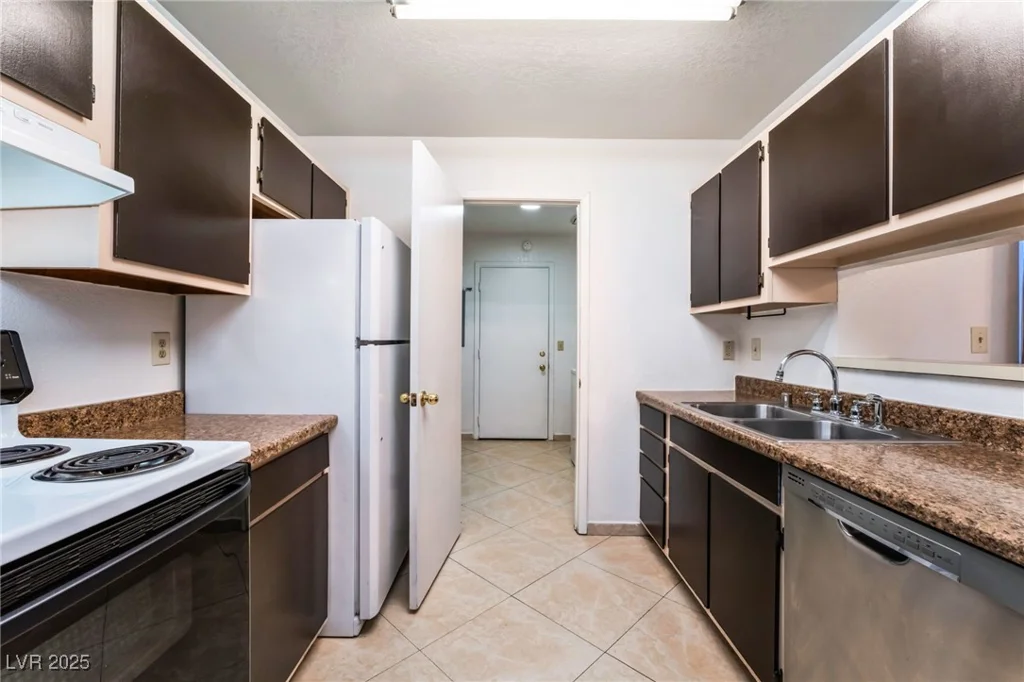 6750 Del Rey, Las Vegas, NV 89146