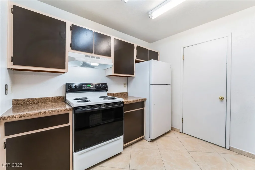 6750 Del Rey, Las Vegas, NV 89146