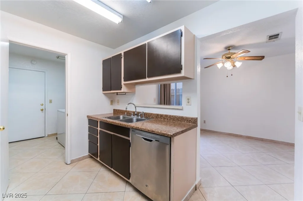 6750 Del Rey, Las Vegas, NV 89146
