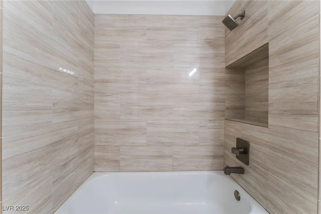 6750 Del Rey, Las Vegas, NV 89146