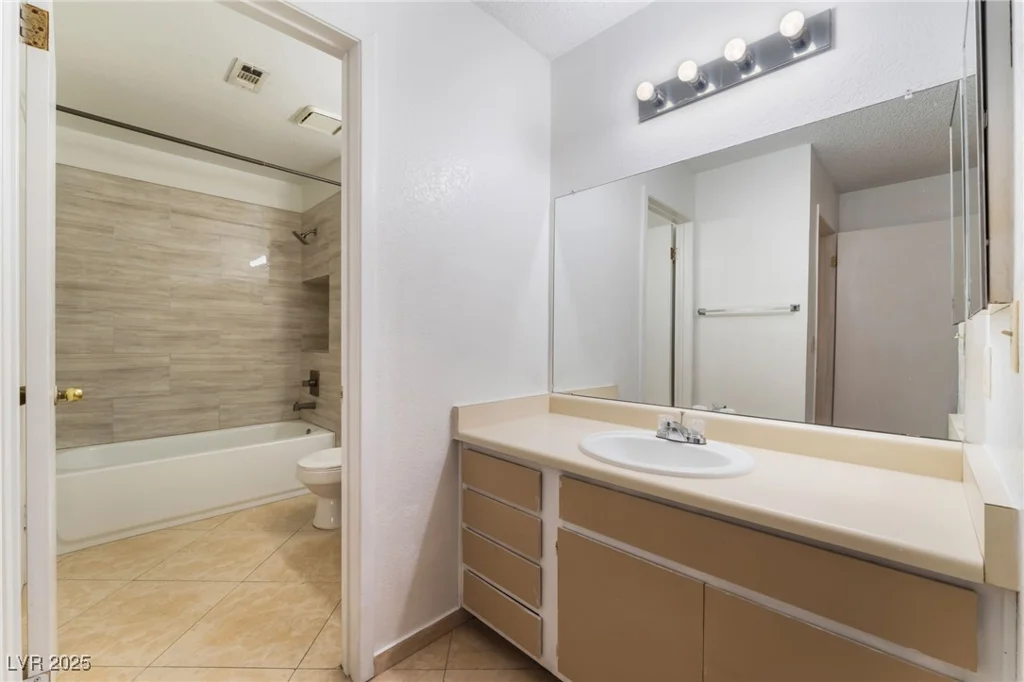 6750 Del Rey, Las Vegas, NV 89146