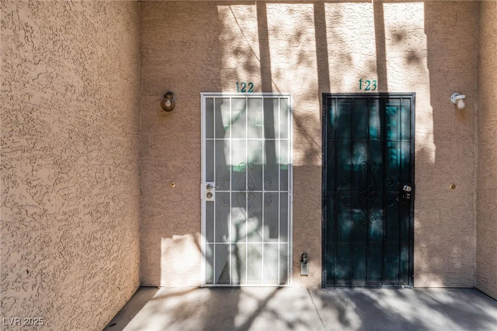 6750 Del Rey, Las Vegas, NV 89146