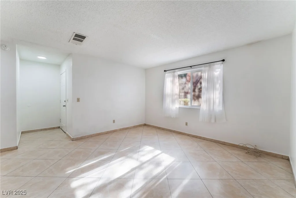 6750 Del Rey, Las Vegas, NV 89146