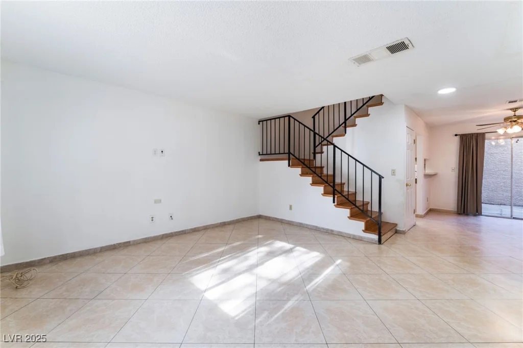 6750 Del Rey, Las Vegas, NV 89146