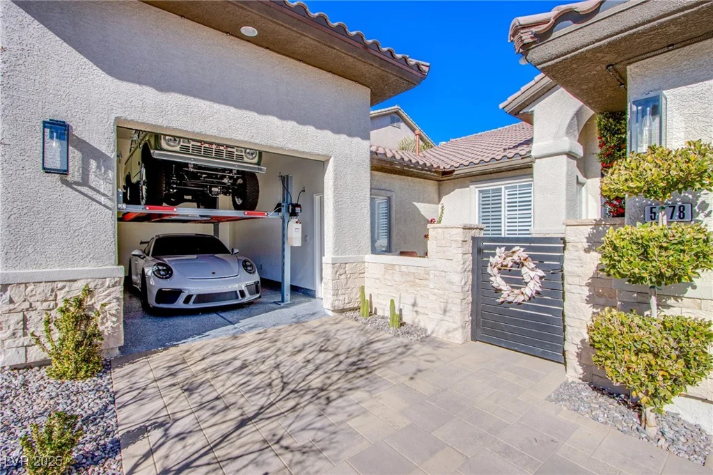 5378 Pendini Point, Las Vegas, NV 89141