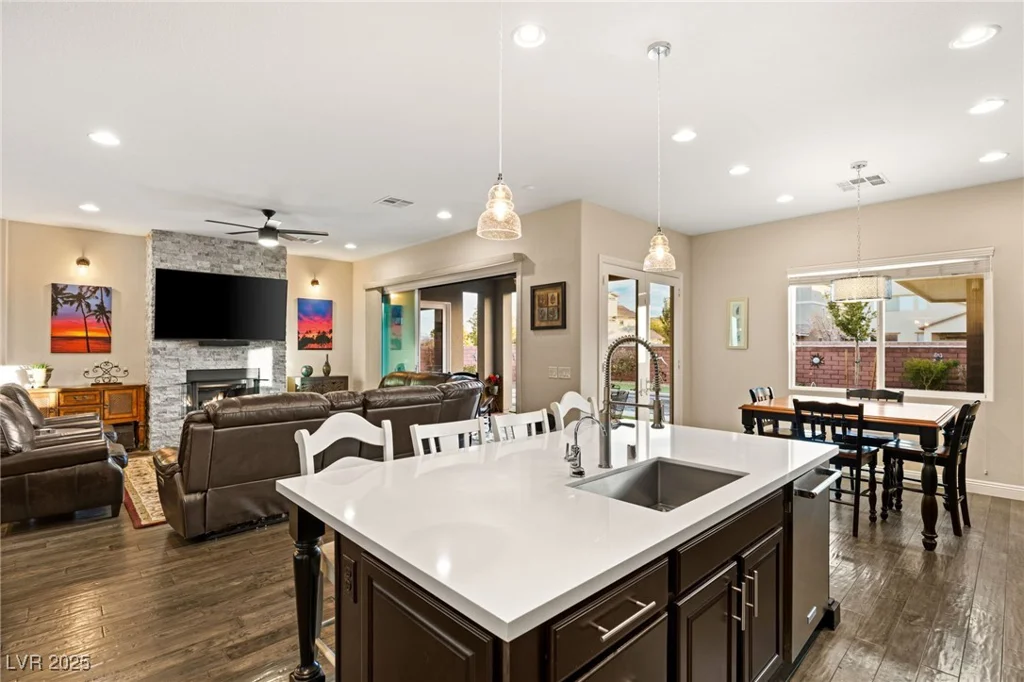 7563 Saguaro Cactus, Las Vegas, NV 89178