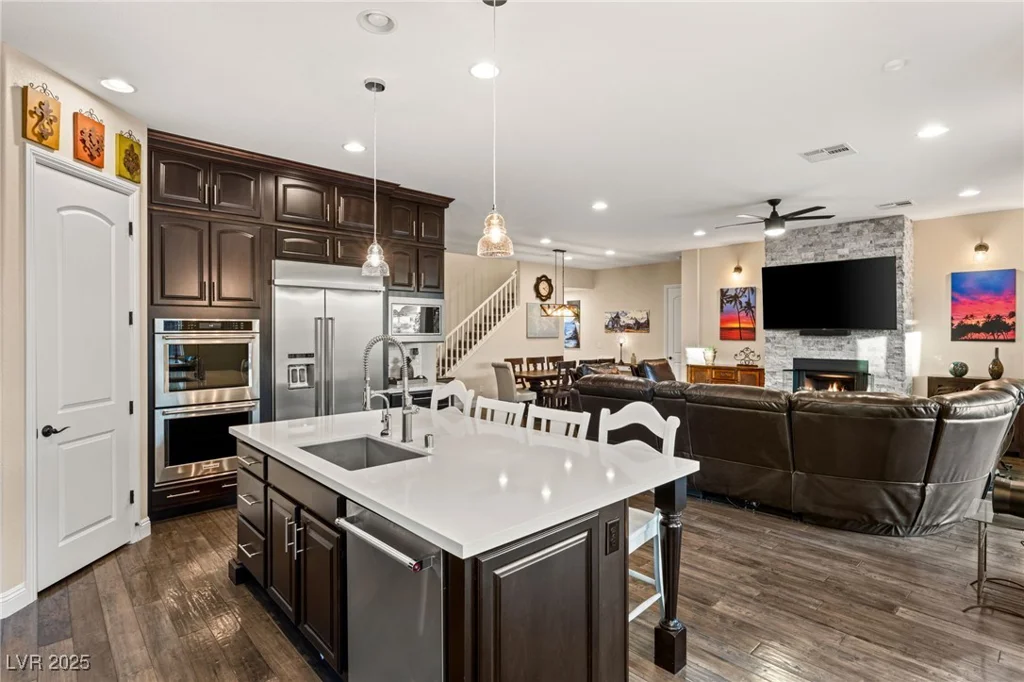 7563 Saguaro Cactus, Las Vegas, NV 89178