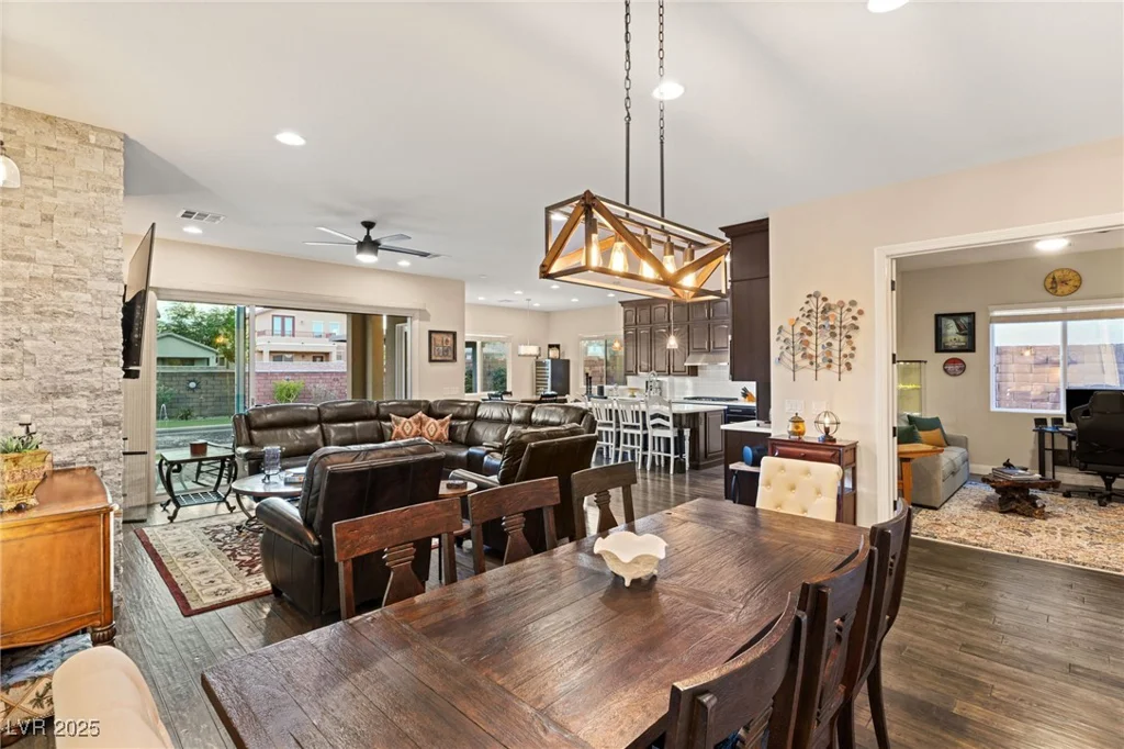 7563 Saguaro Cactus, Las Vegas, NV 89178
