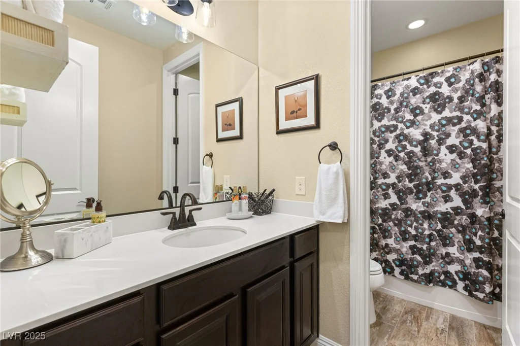 7563 Saguaro Cactus, Las Vegas, NV 89178