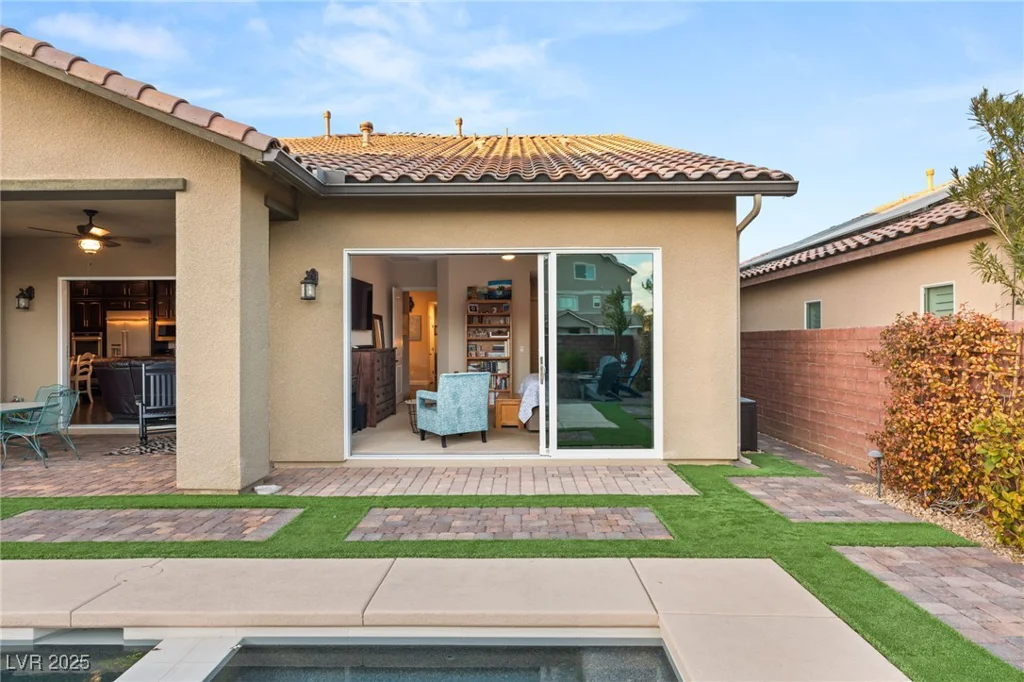 7563 Saguaro Cactus, Las Vegas, NV 89178