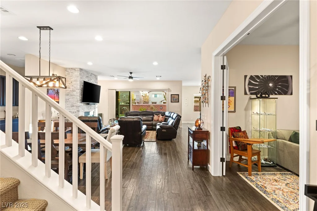 7563 Saguaro Cactus, Las Vegas, NV 89178