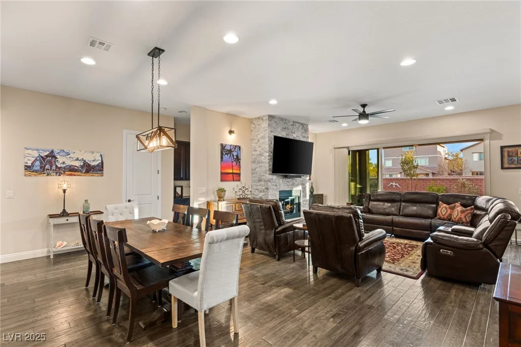 7563 Saguaro Cactus, Las Vegas, NV 89178