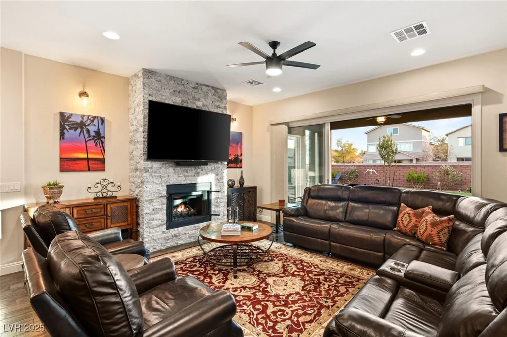 7563 Saguaro Cactus, Las Vegas, NV 89178