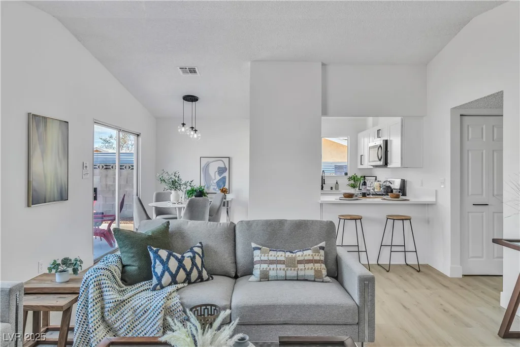 5512 Burntwood, Las Vegas, NV 89108