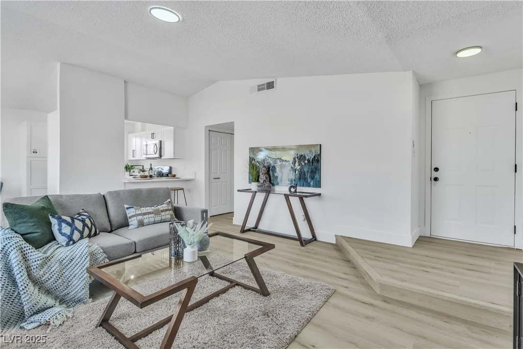 5512 Burntwood, Las Vegas, NV 89108