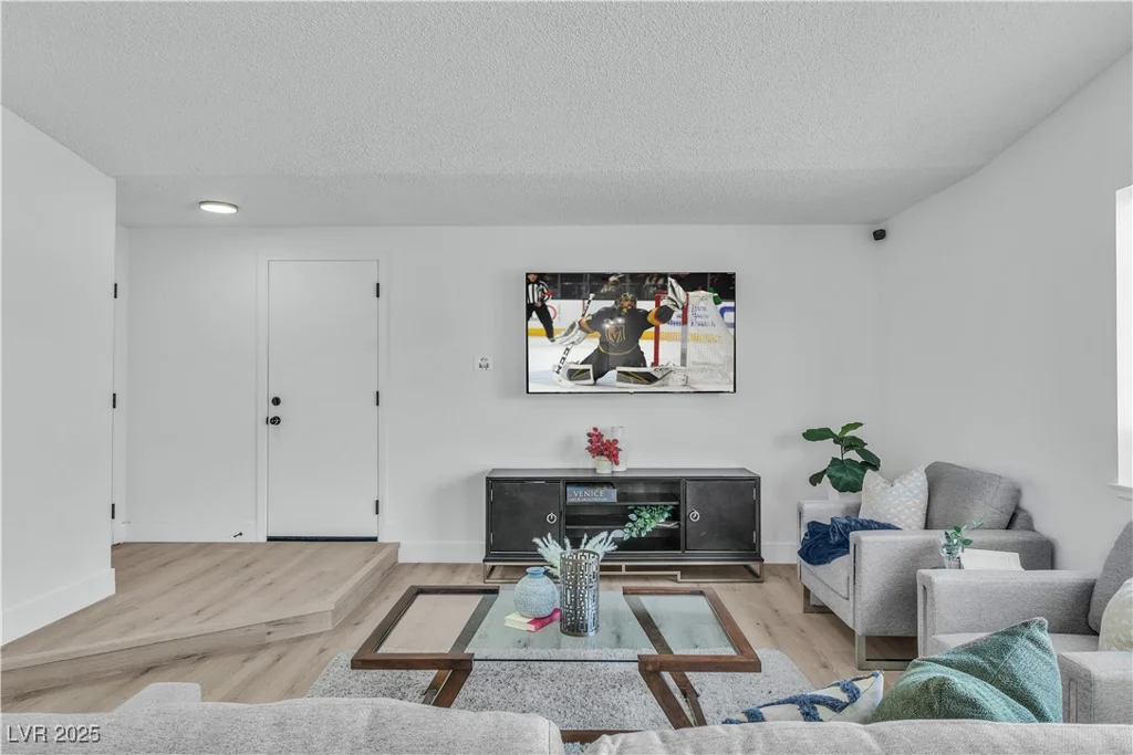 5512 Burntwood, Las Vegas, NV 89108
