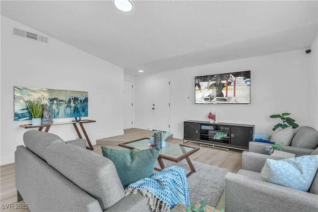 5512 Burntwood, Las Vegas, NV 89108
