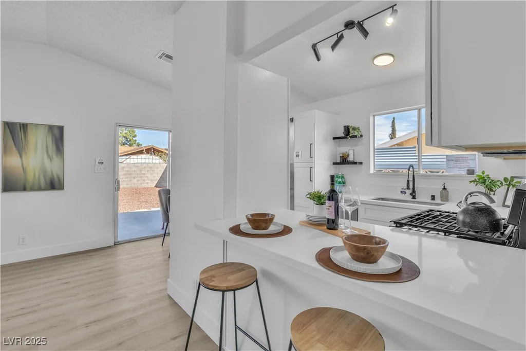 5512 Burntwood, Las Vegas, NV 89108