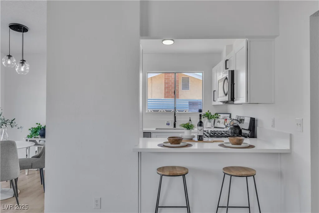 5512 Burntwood, Las Vegas, NV 89108