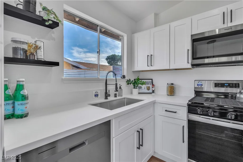 5512 Burntwood, Las Vegas, NV 89108