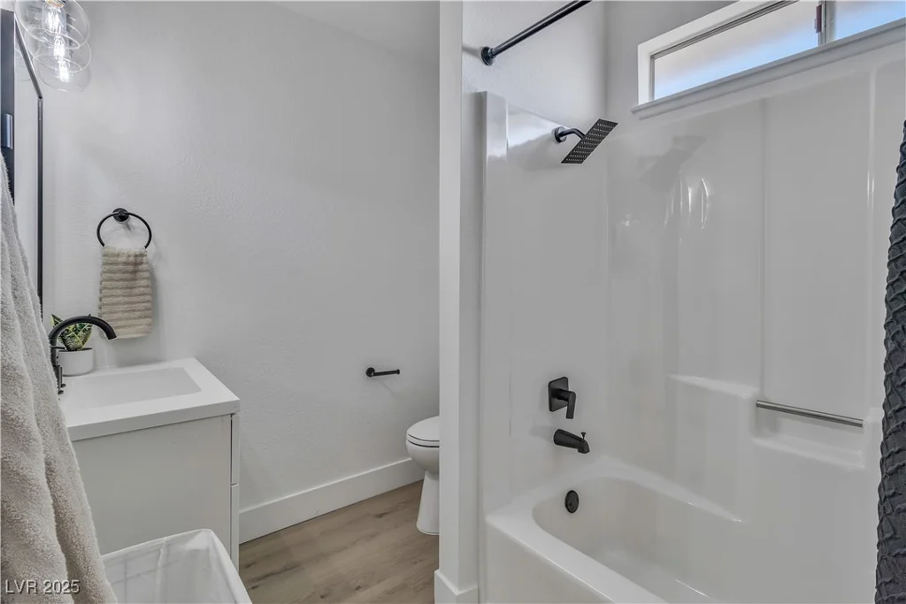 5512 Burntwood, Las Vegas, NV 89108