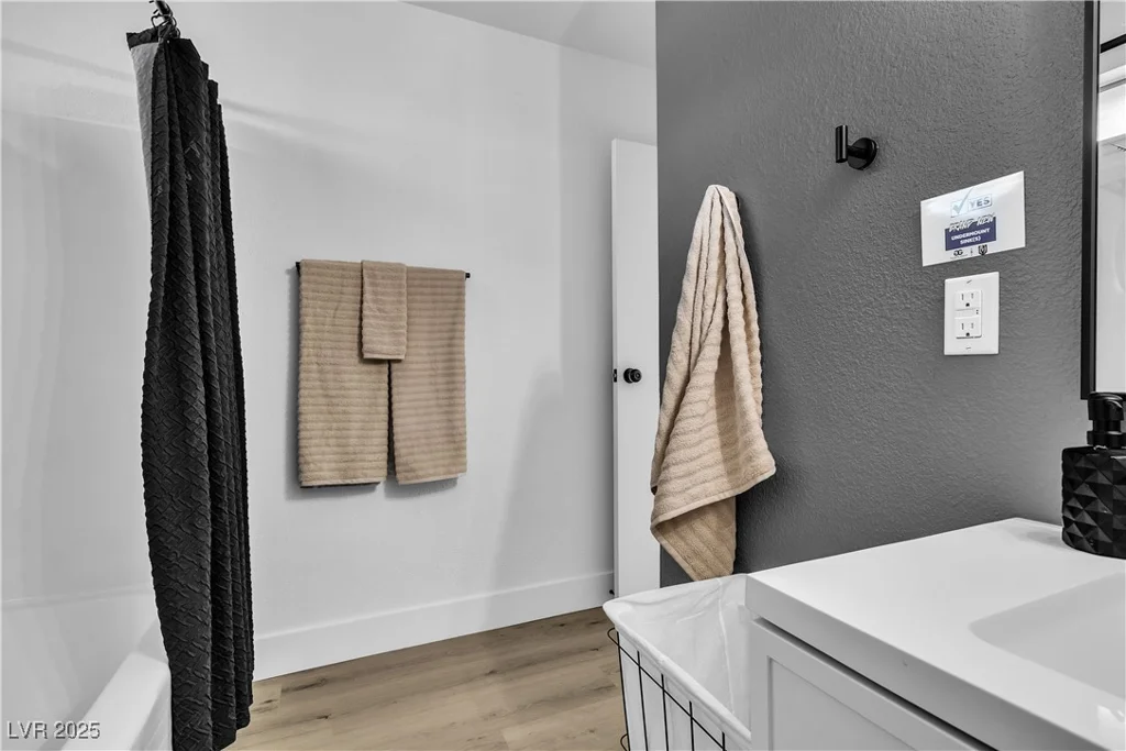 5512 Burntwood, Las Vegas, NV 89108