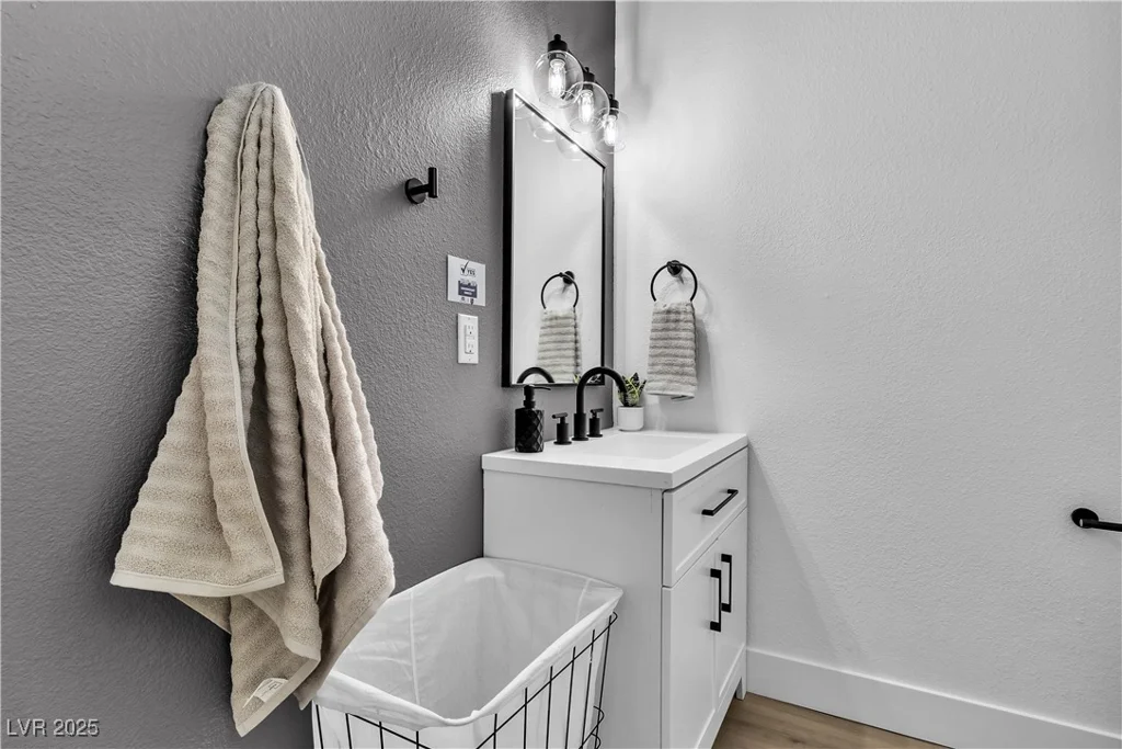 5512 Burntwood, Las Vegas, NV 89108