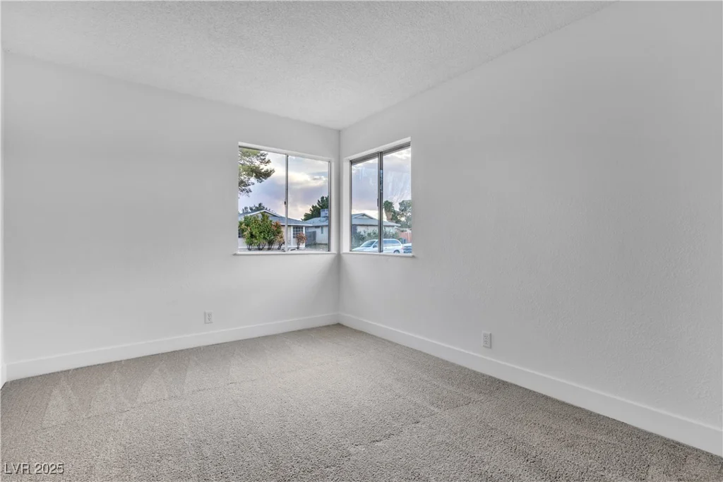 5512 Burntwood, Las Vegas, NV 89108