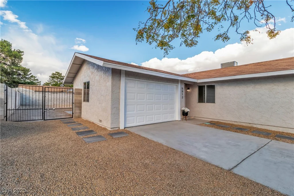 5512 Burntwood, Las Vegas, NV 89108