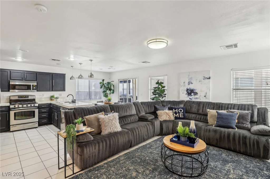 9347 Malaya Garnet, Las Vegas, NV 89148