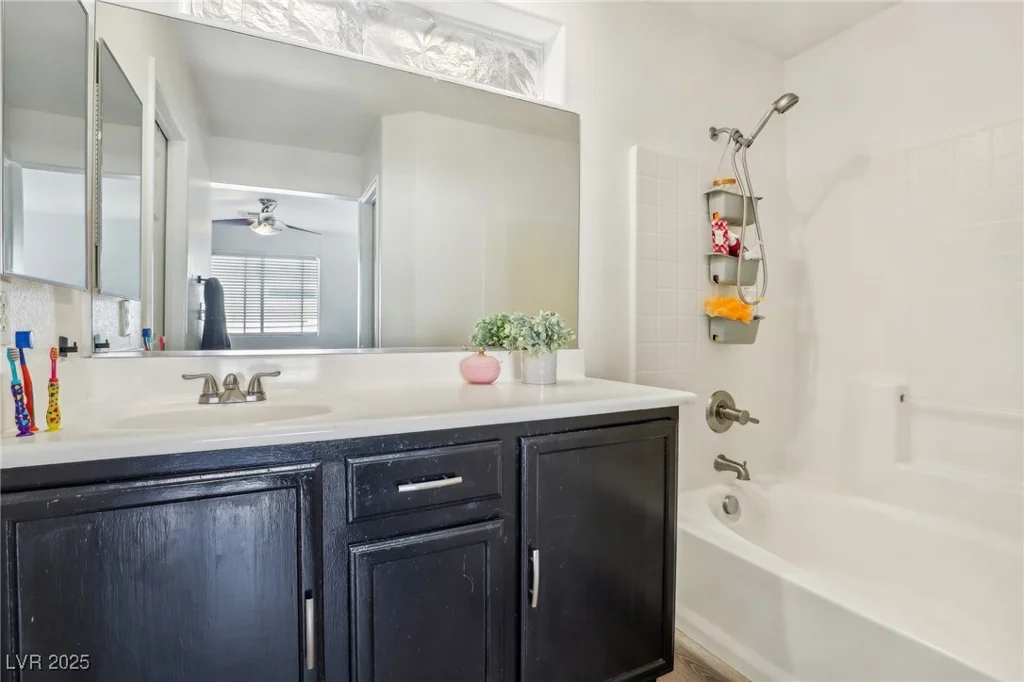 9347 Malaya Garnet, Las Vegas, NV 89148