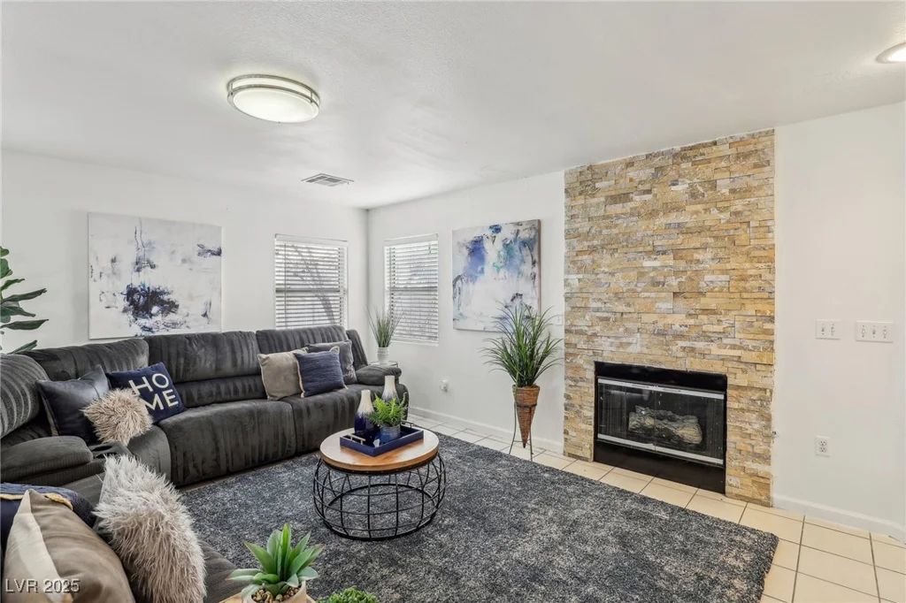 9347 Malaya Garnet, Las Vegas, NV 89148