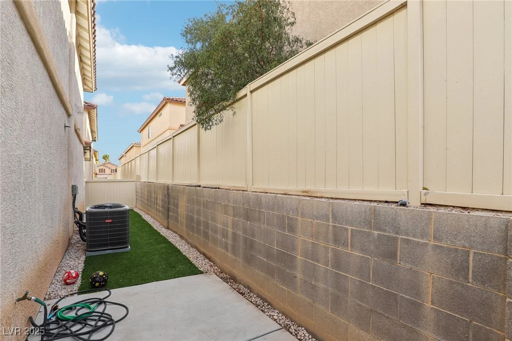 9347 Malaya Garnet, Las Vegas, NV 89148