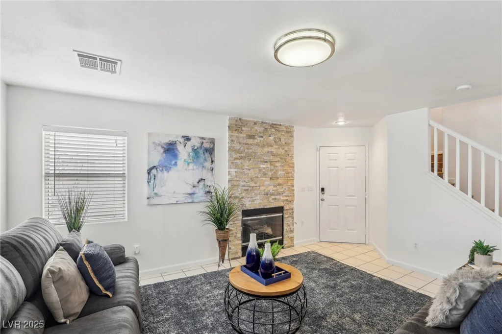 9347 Malaya Garnet, Las Vegas, NV 89148