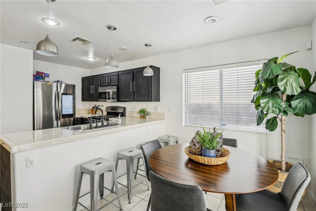 9347 Malaya Garnet, Las Vegas, NV 89148