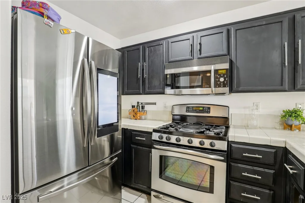 9347 Malaya Garnet, Las Vegas, NV 89148