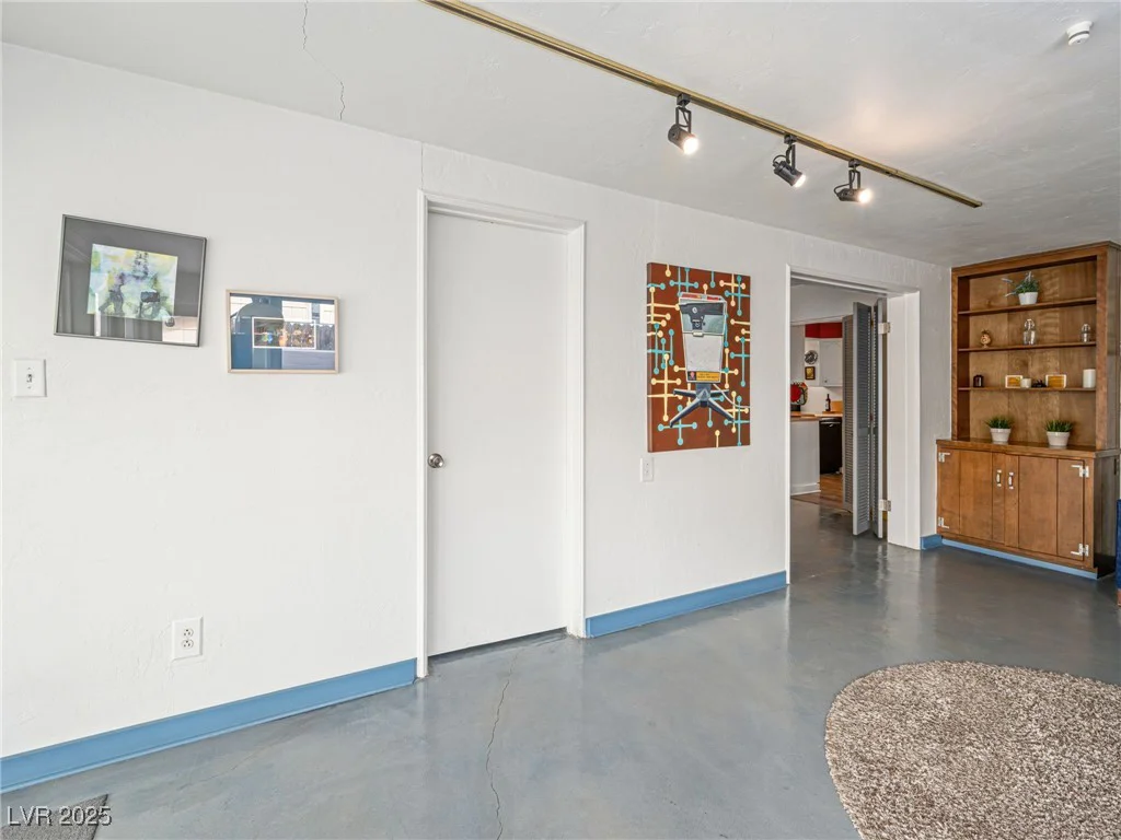 1709 6th, Las Vegas, NV 89104