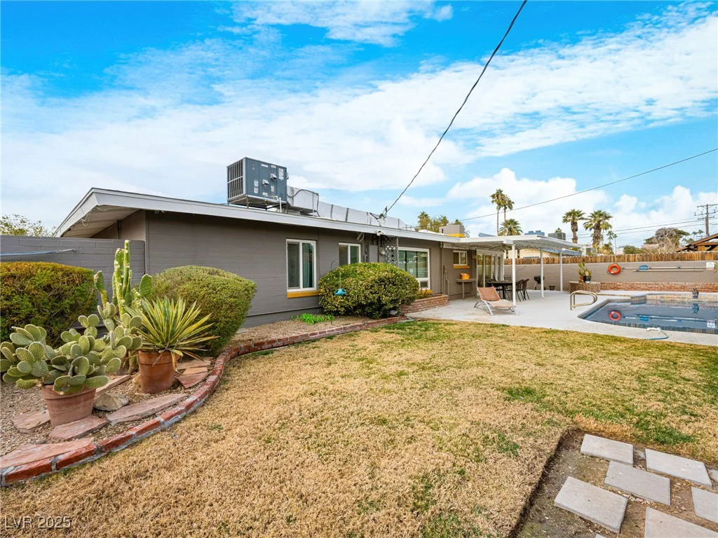 1709 6th, Las Vegas, NV 89104