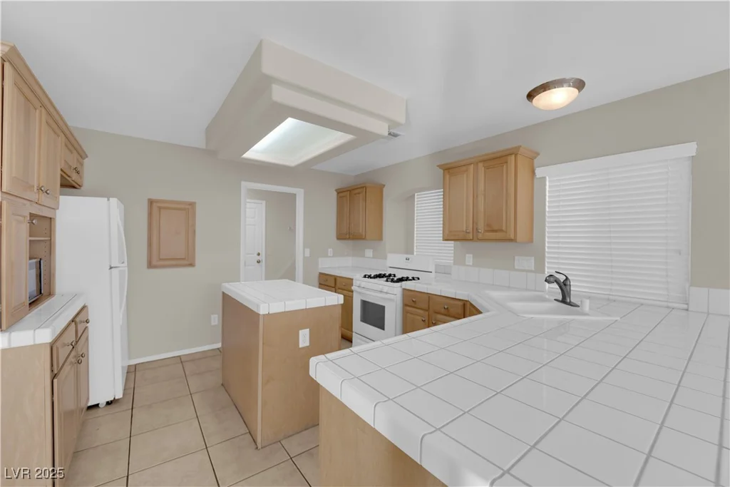 7640 Ribbon Garland, Las Vegas, NV 89139